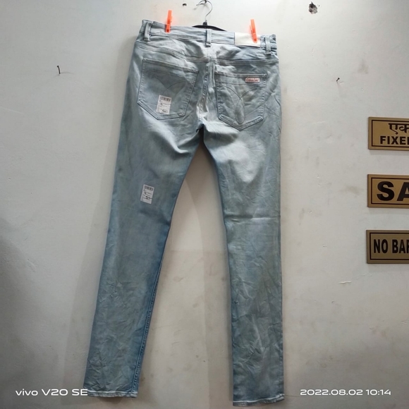 Sold** klein jeans - Picture 2 of 3